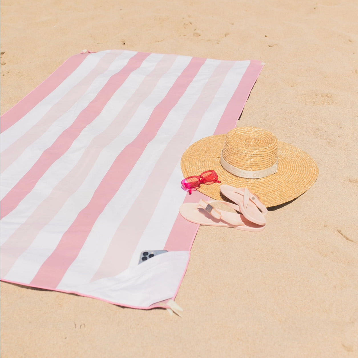 Striped Microfiber Beach Towel – Fast Drying with Zip Pocket