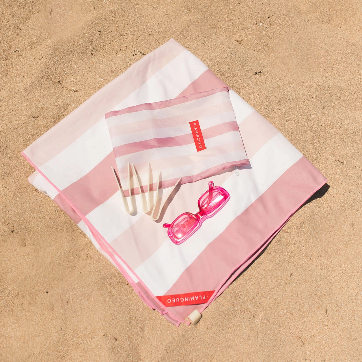 Striped Microfiber Beach Towel – Fast Drying with Zip Pocket