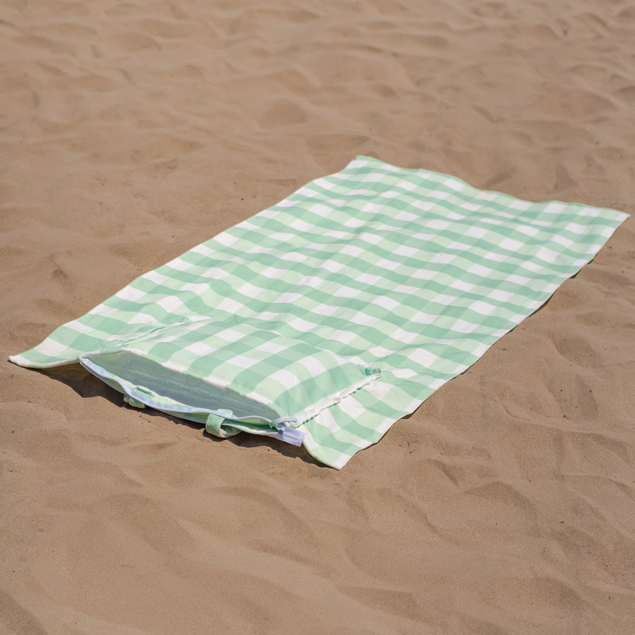 2-in-1 Tote Bag with Towel & Inflatable Cushion – Green Vichy Print